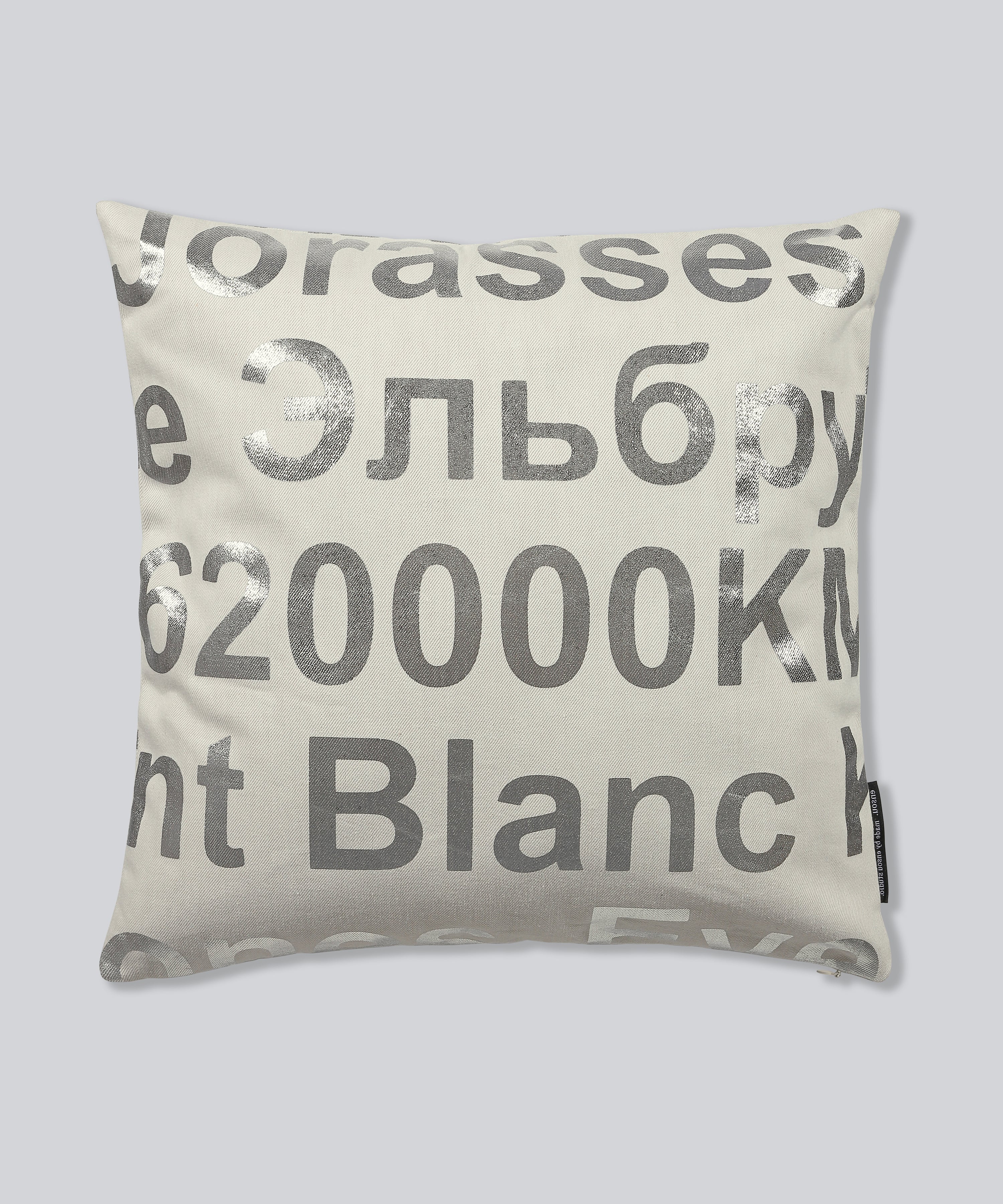 620000KM  Cushion (White x Silver)