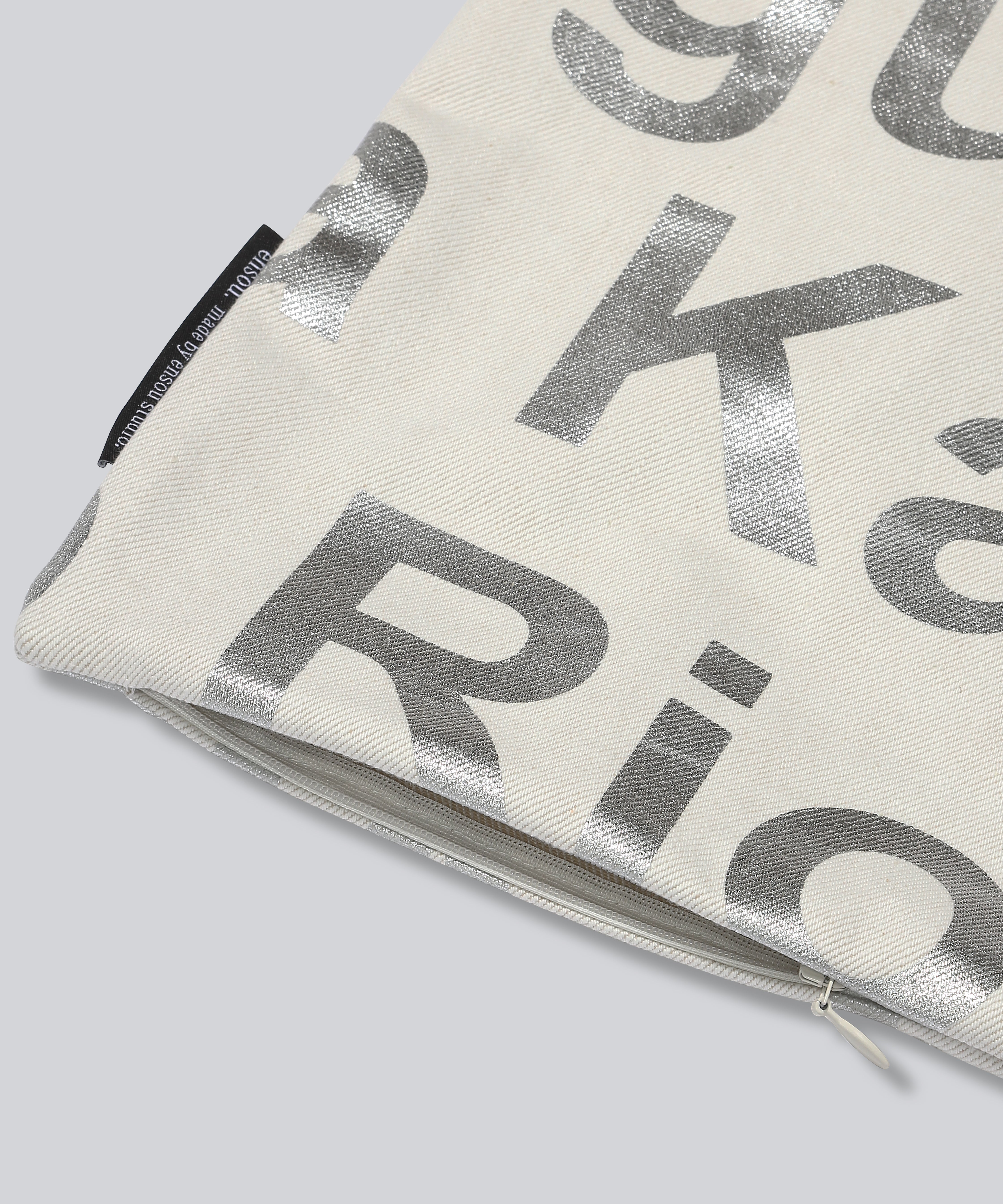 ensou. 620000KM Cushion (White x Silver) / E13A001