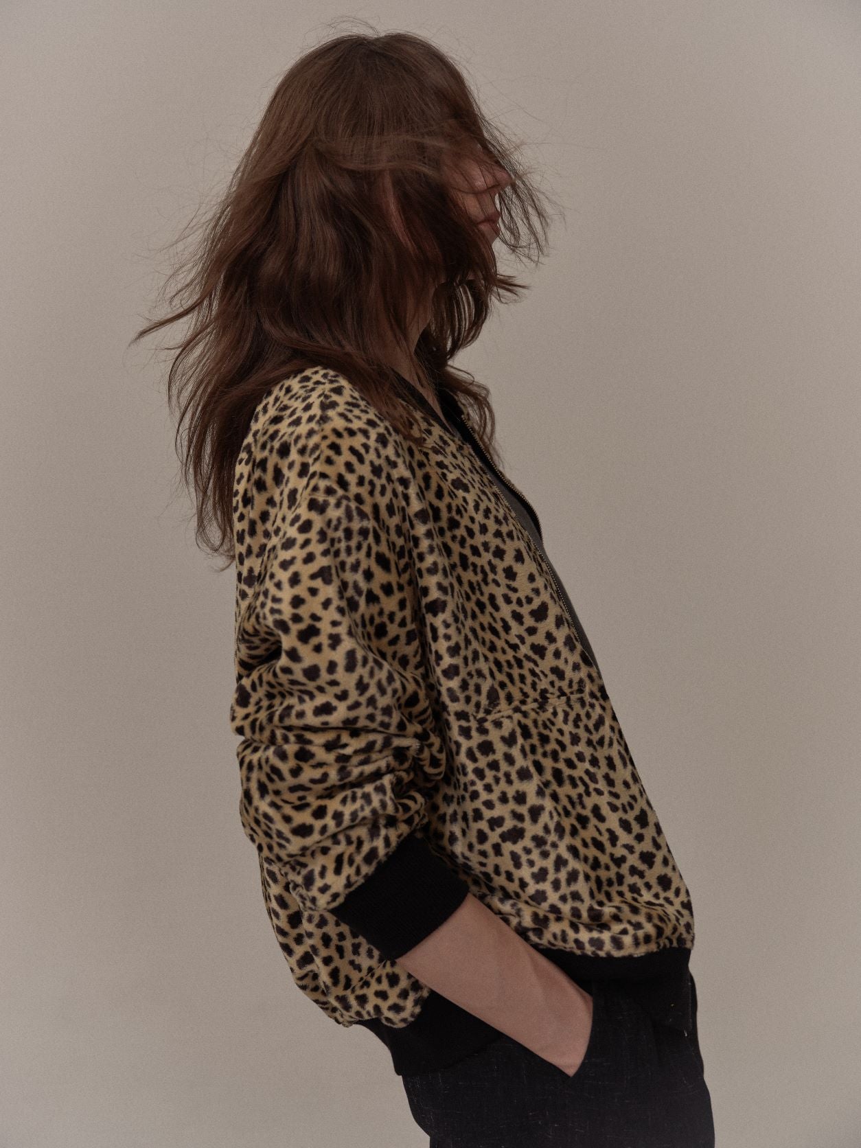 ensou. Reversible Bomber Jacket (Black x Leopard) / E08J001